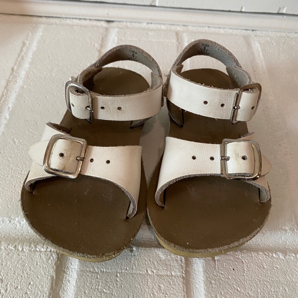 Size 5 White Salt Water Sun-San Surfers